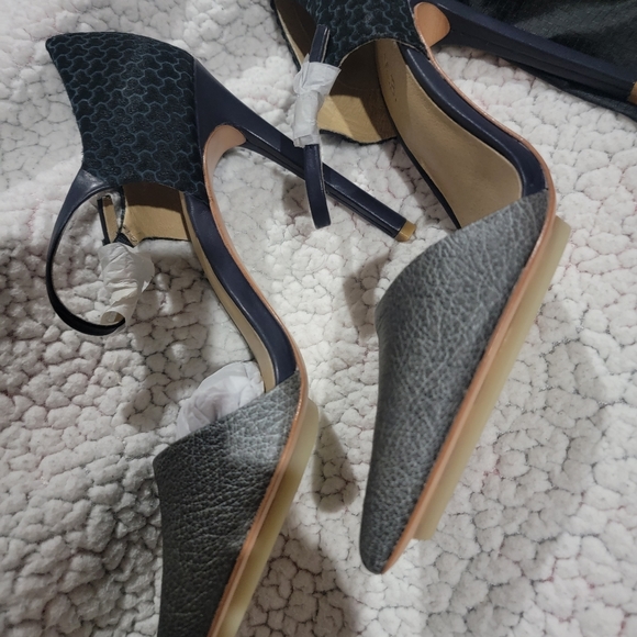 L.A.M.B. WILL Pumps - Picture 2 of 5